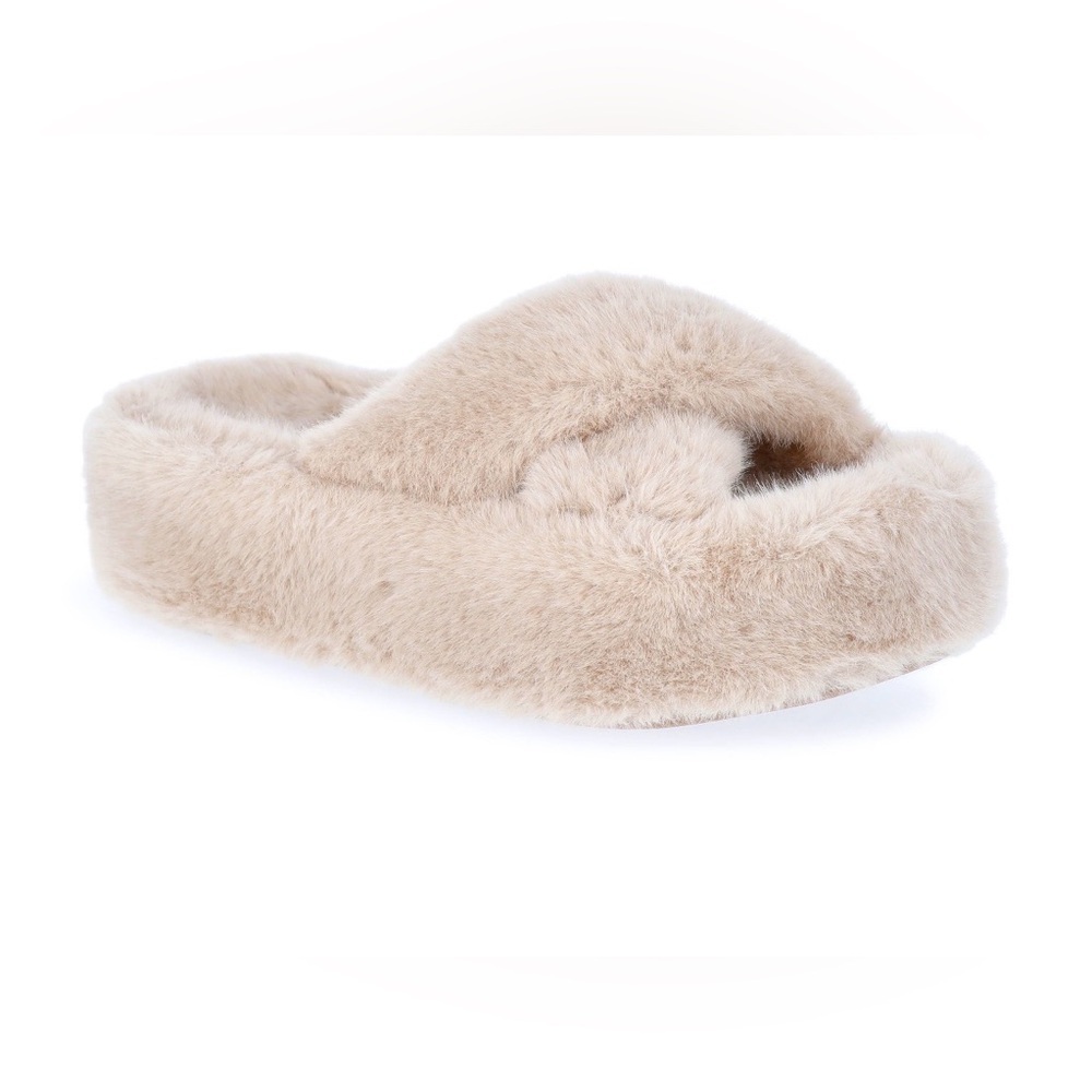 No Boundaries Women's Fuzzy Memory Foam Platform Slippers